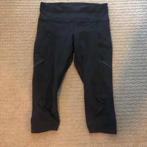 Black Lululemon crop leggings